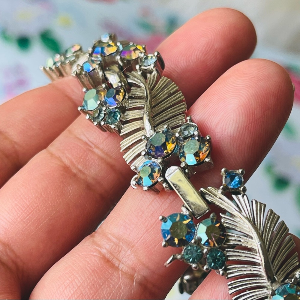 CROWN TRIFARI | Vtg | Blue Aurora Borealis (AB) Crystals Rhinestones 7" Bracelet